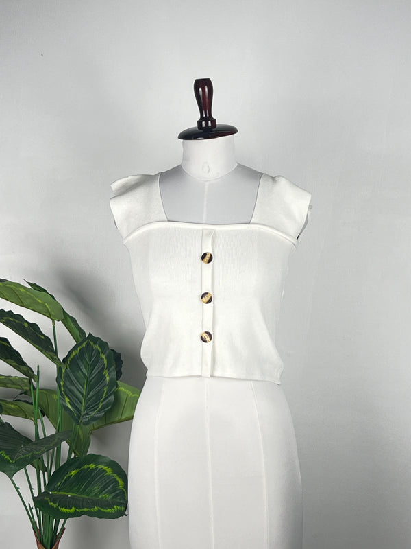 Sleeveless Buttoned Crop Top