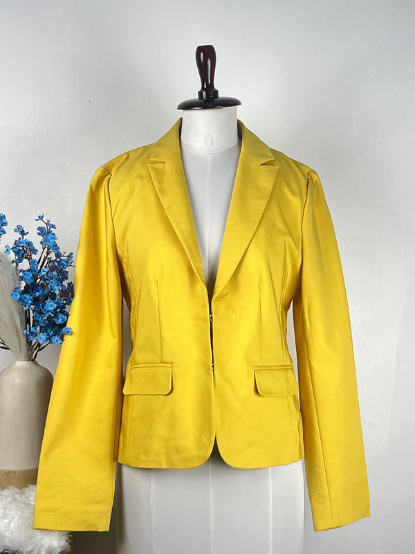 Trendy Hooked-Buttoned yellow Blazer
