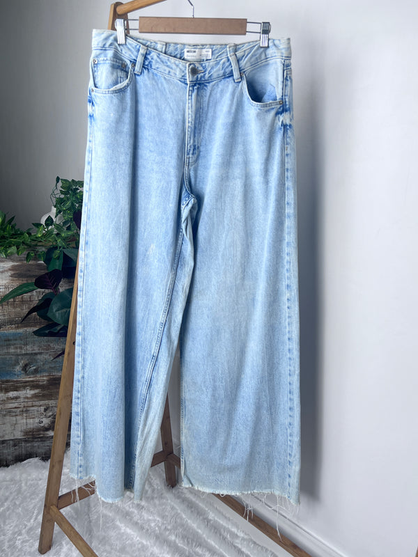 Bershka High-Rise Straight-Fit Jeans